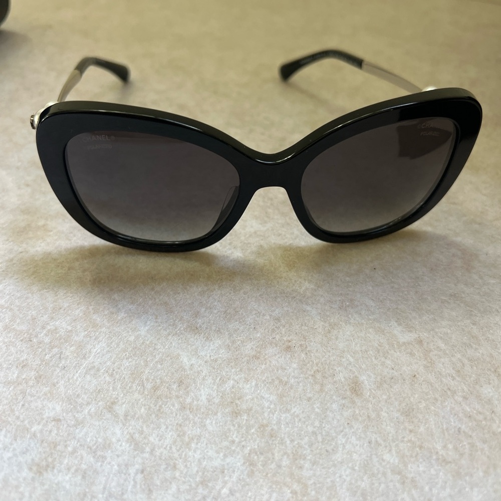 Chanel Black Square Sunglasses with Pearl Detail - Picture 11 of 16